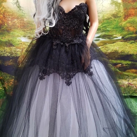 WILLOW Black/White Lace Tulle Corset Wedding Gown - Picture 3 of 8